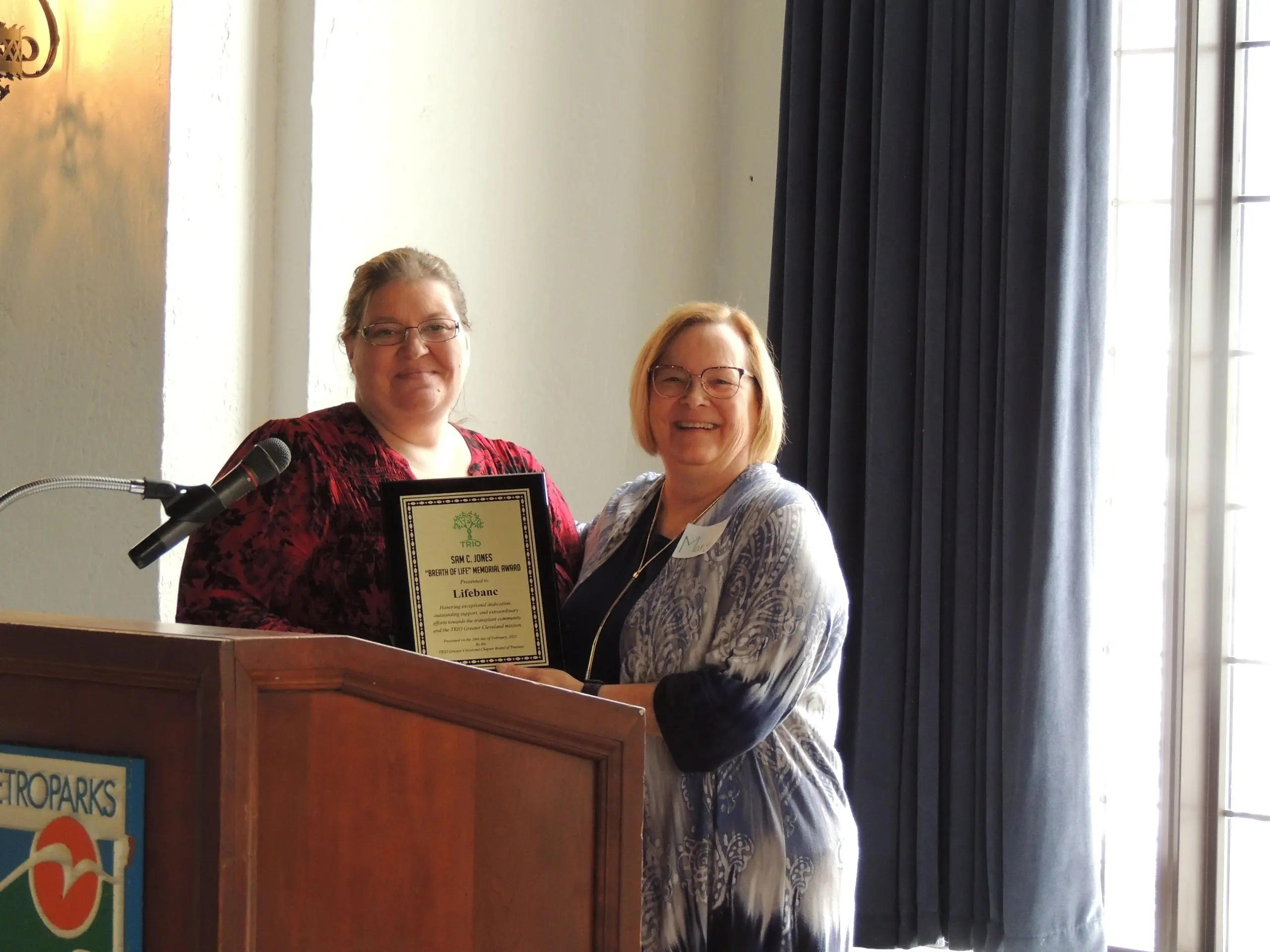 Award ceremony with two female recipients
